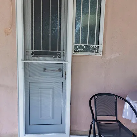 Apartment's Eleni * Kamena Vourla