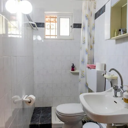 Apartment's Eleni Kamena Vourla